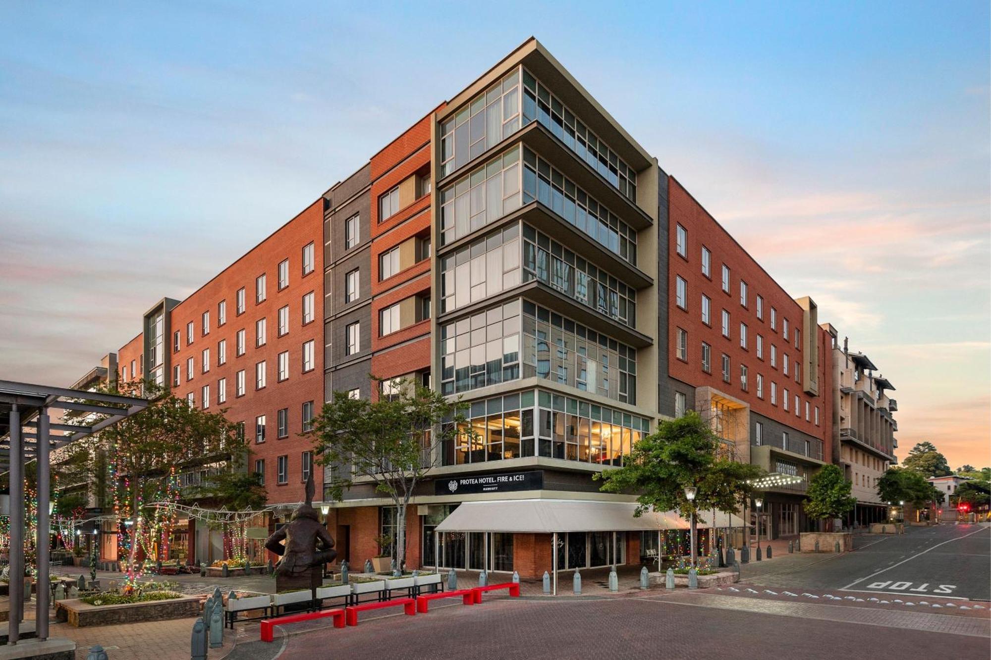 Protea Hotel Fire & Ice! By Marriott Johannesburg Melrose Arch Esterno foto