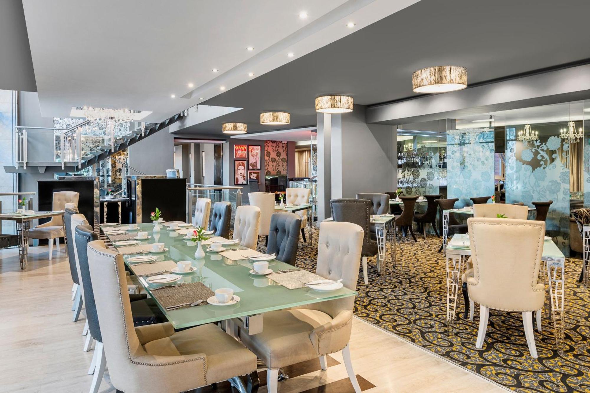 Protea Hotel Fire & Ice! By Marriott Johannesburg Melrose Arch Esterno foto